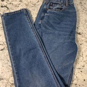 AMERICAN EAGLE MOM JEAN